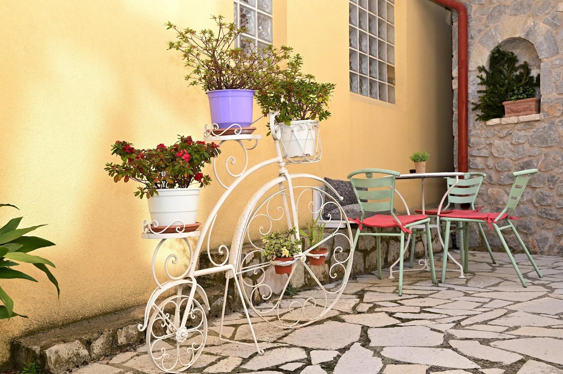 Outdoor corner of the Lithora courtyard